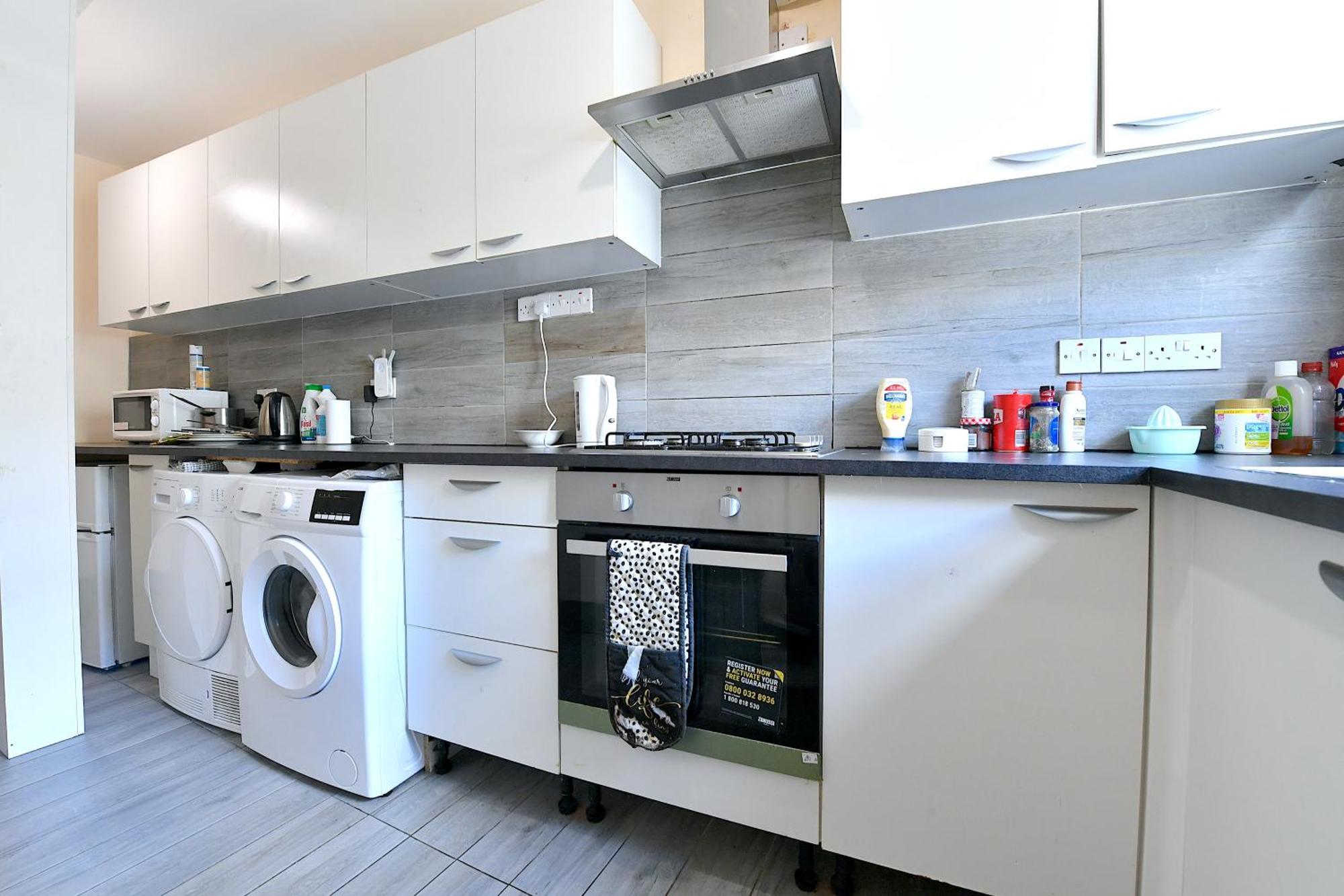 Flats Near Seven Sisters Londra
